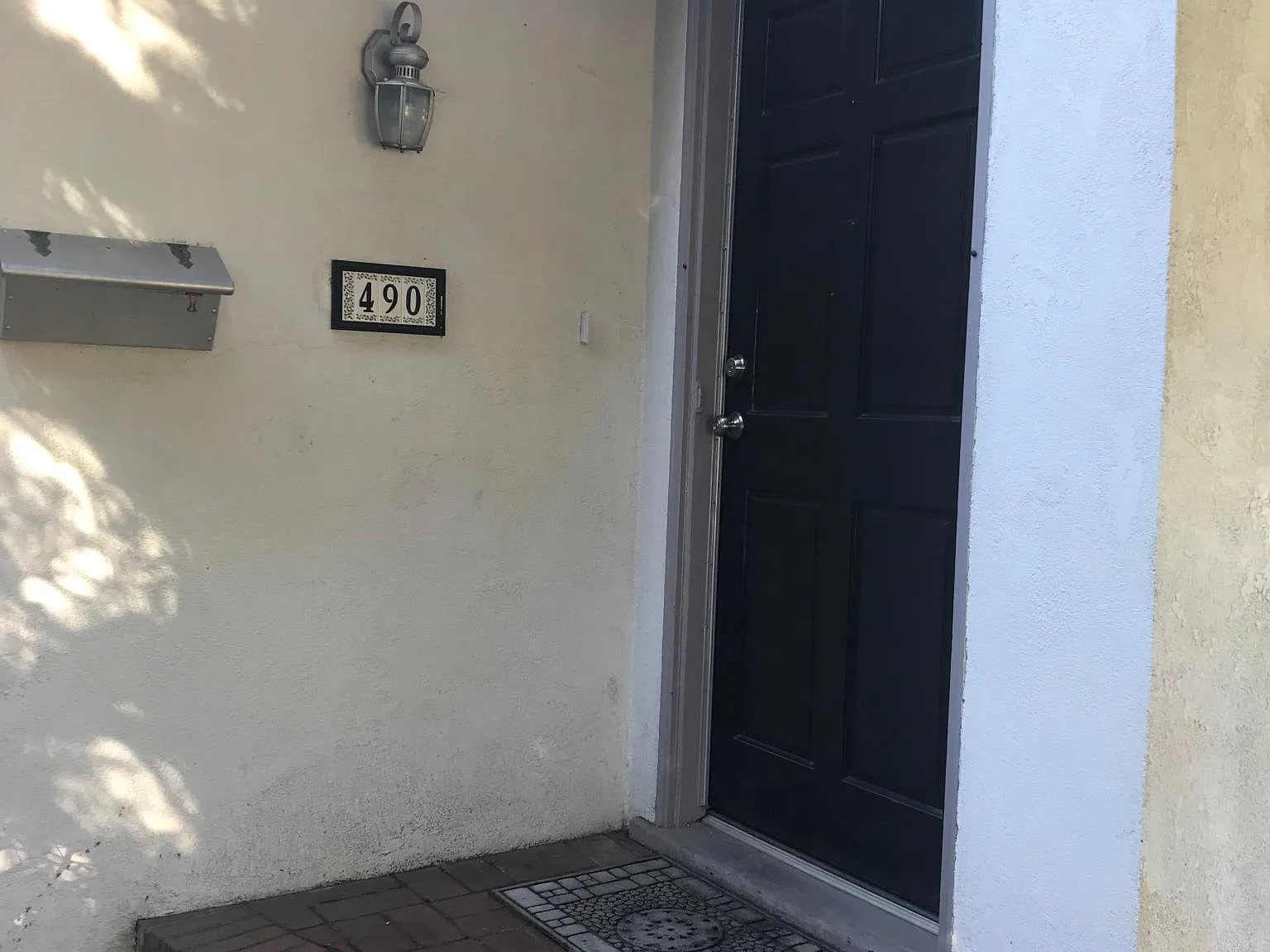 490 E Sacramento Ave — Photo 2