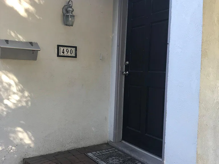 490 E Sacramento Ave — Photo 2