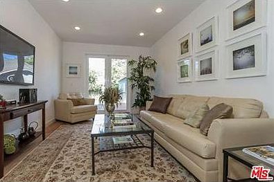 4th image of 2636 Veteran Ave