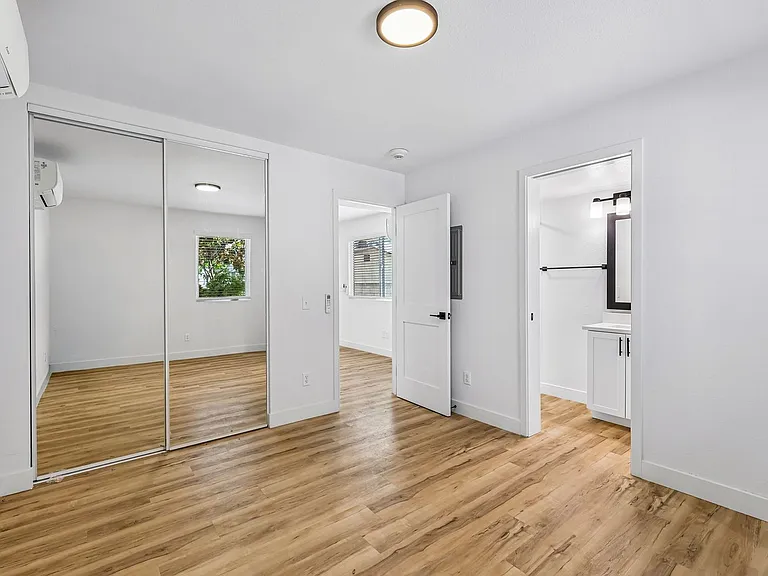 The Crest |NEWLY Renovated Studios, Lofts, 1, 2 & 3 Bedroom Homes Near the Beach — Photo 54