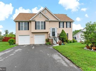 198 Coralberry Dr, Martinsburg, WV 25401