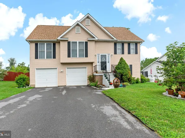 198 Coralberry Dr, Martinsburg, WV 25401
