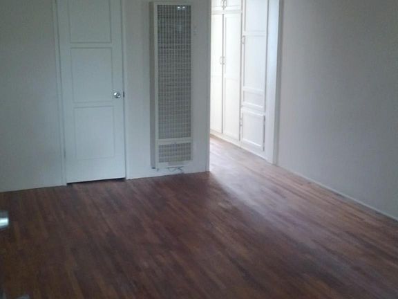 5th image of 17037 Vanowen St