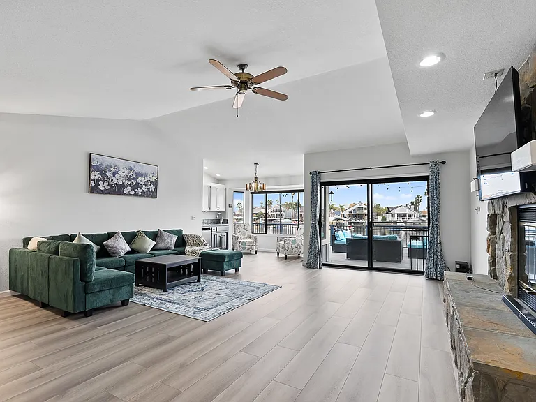 1954 Seal Way — Photo 3