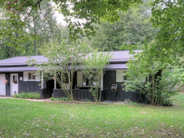 4358 Meadow Ln, Holland, MI 49423