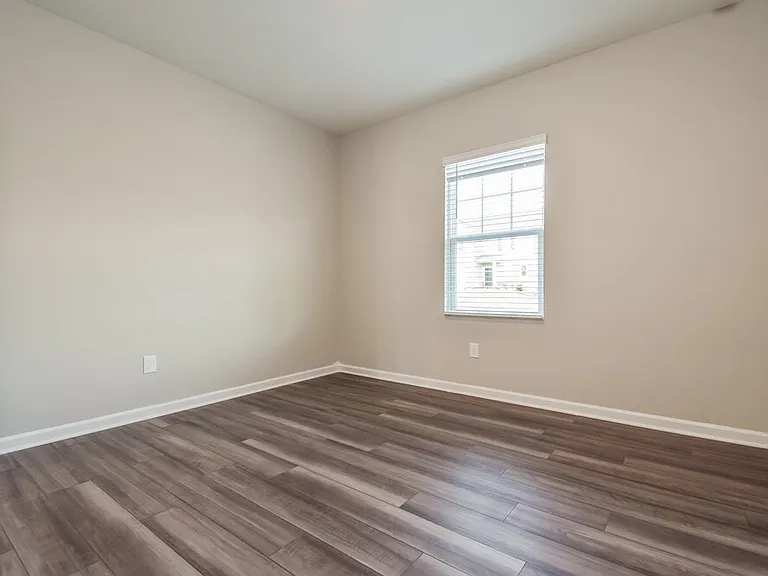 570 Knightsbridge Ln — Photo 15