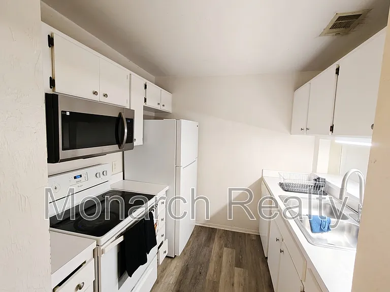 4000 SW 23rd St #5-207 — Photo 10