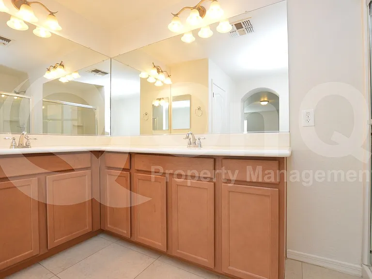 883 S Almira Ave — Photo 23