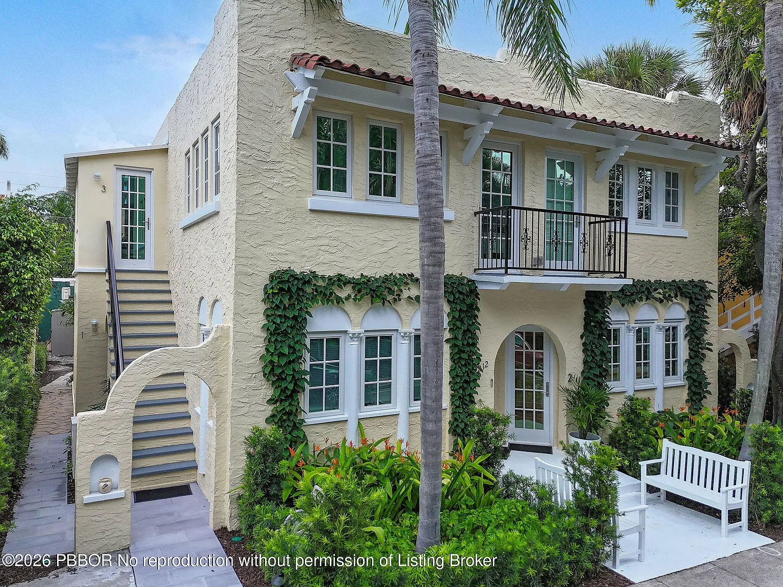 212 Oleander Ave — Photo 2