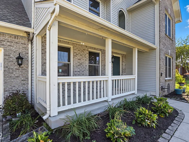 7975 Meadow Bend Cir — Photo 5