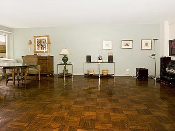 2nd image of 25 Sutton Pl S APT 5I