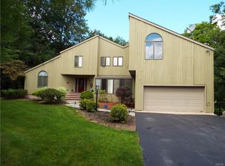 4771 Country Club Dr, Syracuse, NY 13215