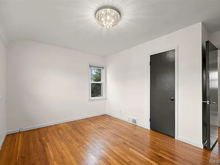 2046 Yorkshire Rd — Photo 21
