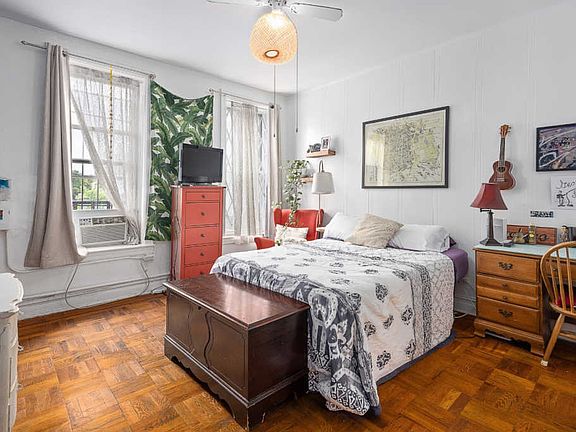4th image of 940 Manhattan Ave