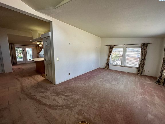 3rd image of 8507 W Yellowstone Ave