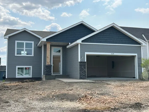 1628 River Rock Dr, Carver, MN 55315