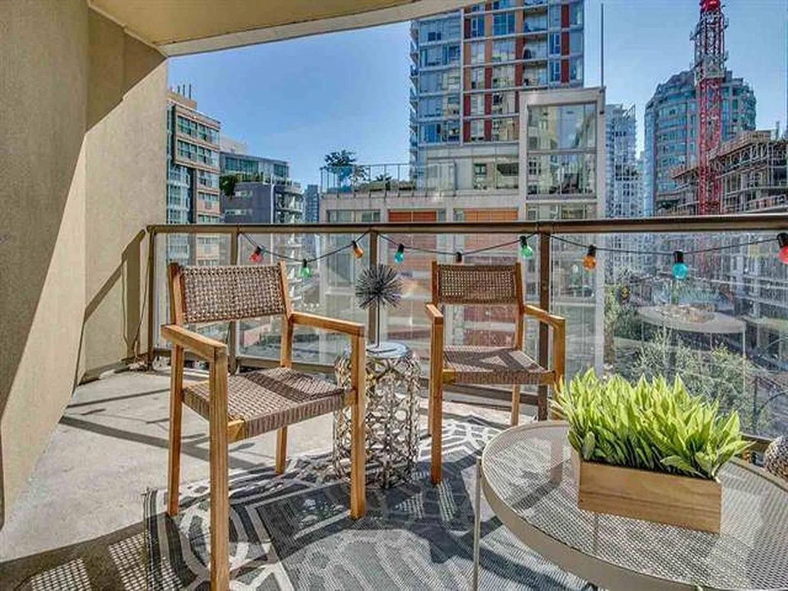 1 bed, 620 sqft, $2,400 — Photo 3