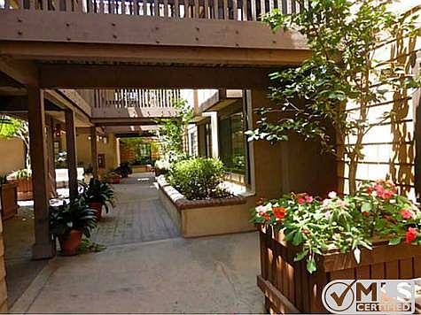 2nd image of 8880 Villa La Jolla Dr Unit 104