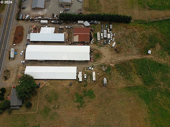 5th image of 16418 NE 72nd Ave