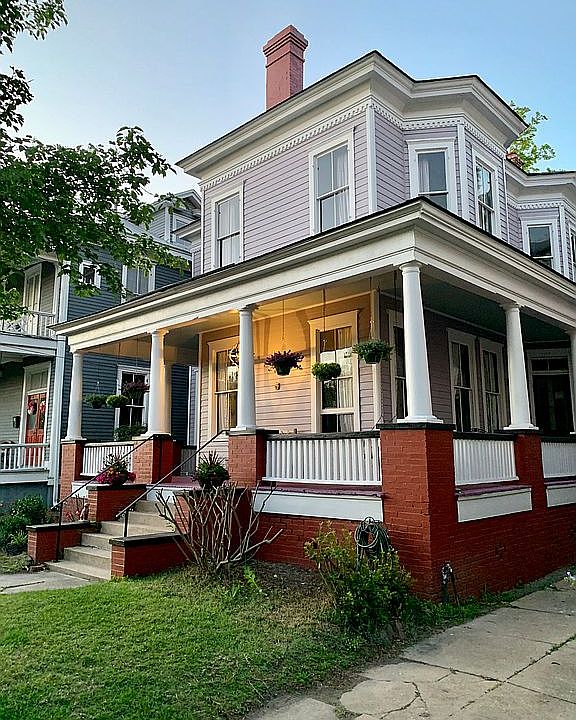 2nd image of 204 E 38th St