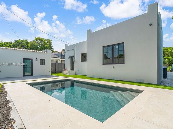 4th image of 1760 SW 16th Ter