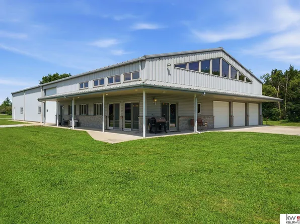 602 W 2nd St #2, Blue Springs, NE 68318