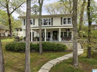 328 Sycamore Dr, Muscle Shoals, AL 35661