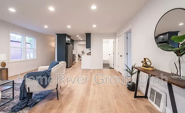 1626 E Downington Ave — Photo 6