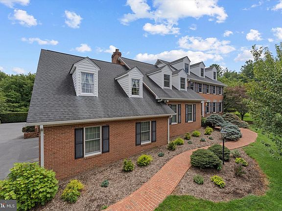 2nd image of 194 Glendobbin Ln