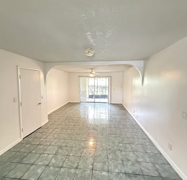519 E San Sebastian Ct — Photo 3