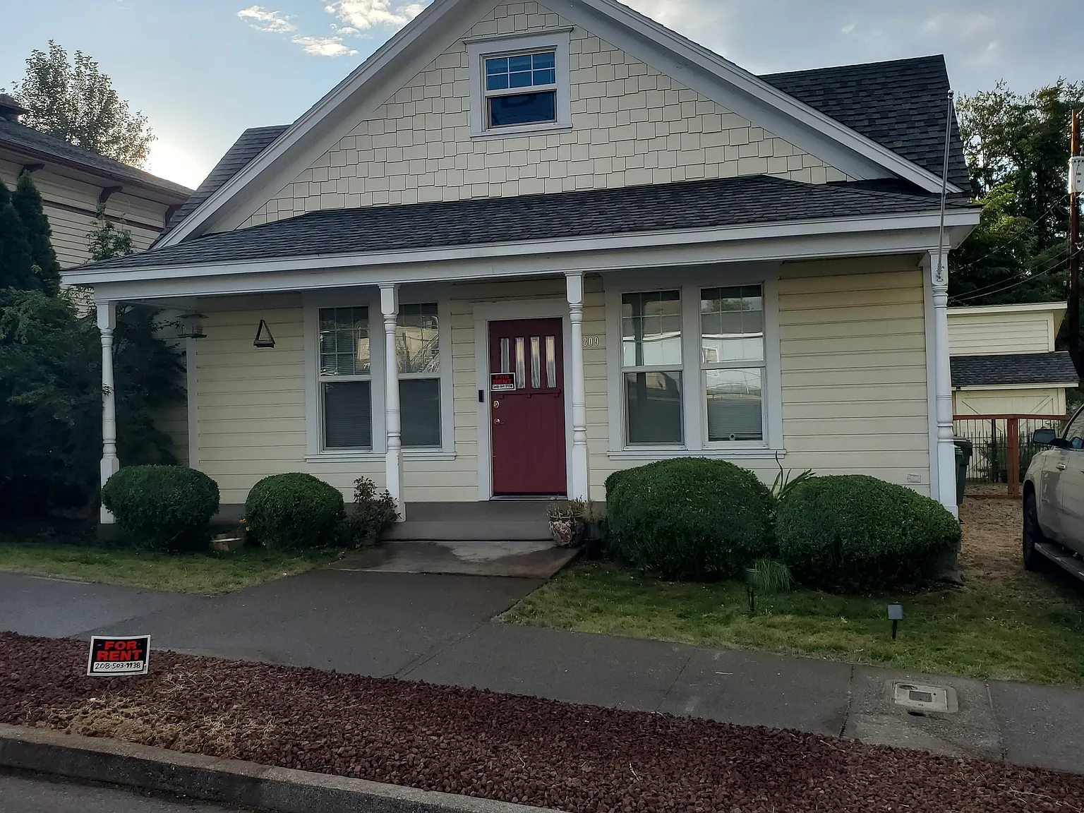 3 bed, 1836 sqft, $2,950 — Photo 2