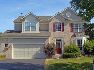 1 Heron Ct, Lake In The Hills, IL 60156