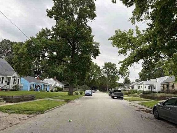 Exterior Neighborhood (street photo)