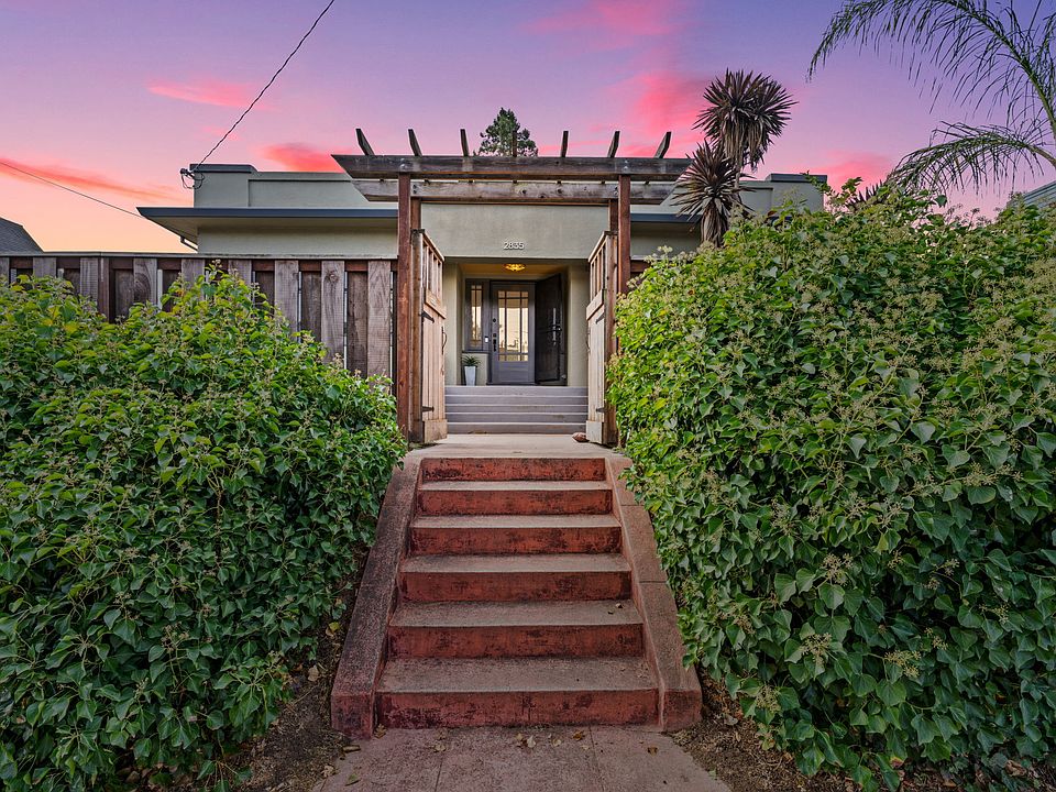 Fenced and gated private yard. Awesome entryway & stoop