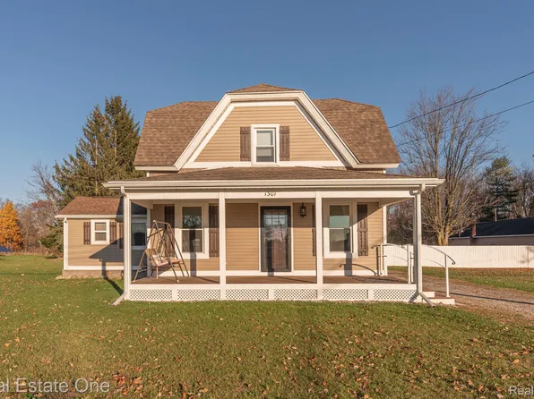 1301 N Byron Rd, Howell, MI 48843