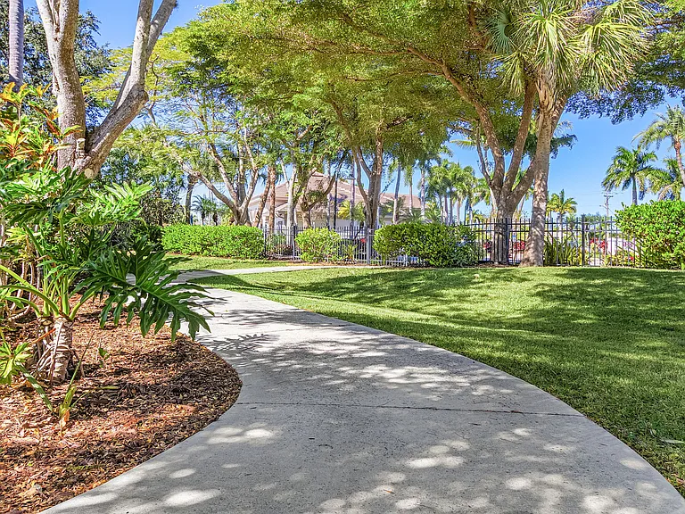 5610 Cape Harbour Dr #201 — Photo 31