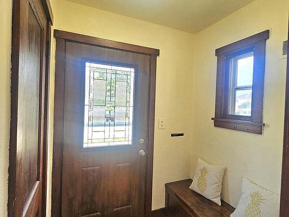 5th image of 519 W Oak STREET