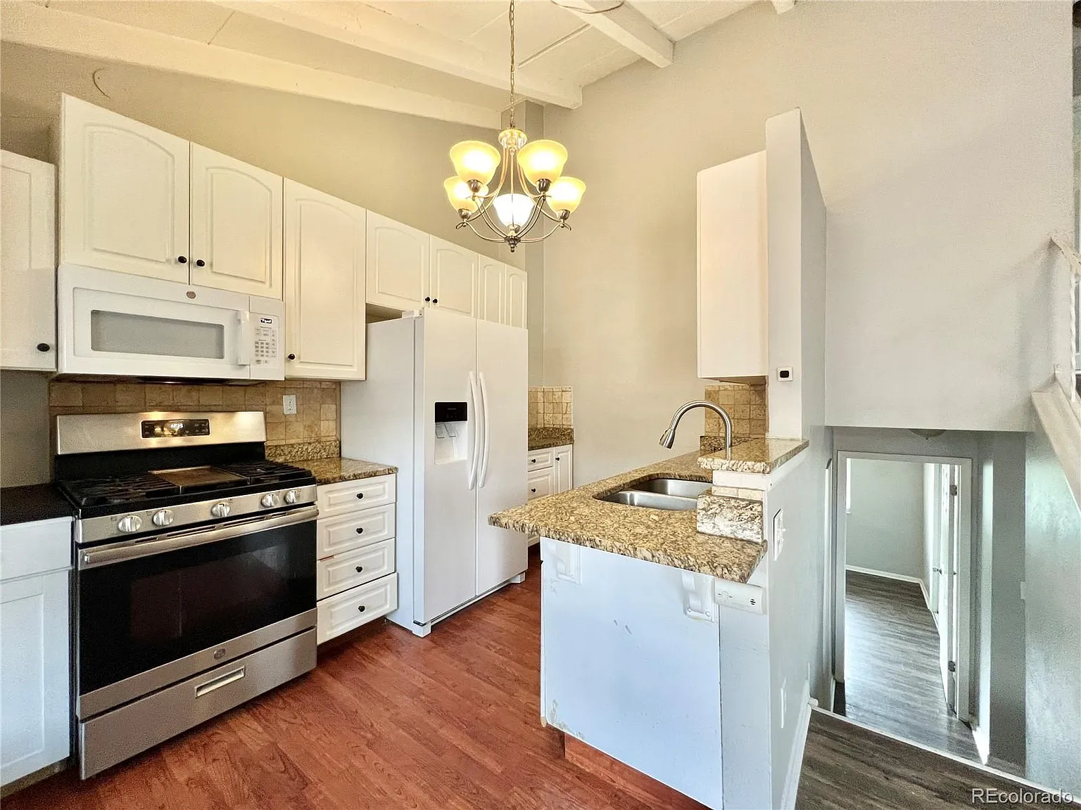 4 bed, 2.0 bath, 1326 sqft, $2,470 — Photo 2
