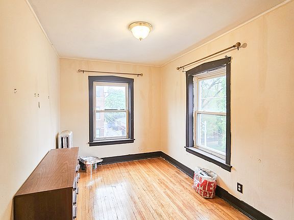 3rd image of 6528 N Lakewood Ave APT 4