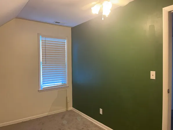 812 Cedar St, Pleasant Hill, MO 64080