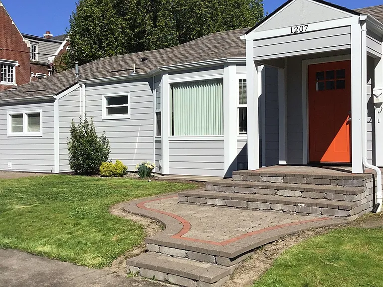 1207 NW Jackson Ave — Photo 2