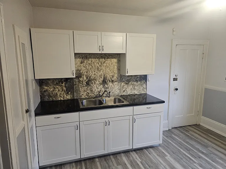 3518 Schiller Ave #UPSTAIRS — Photo 4