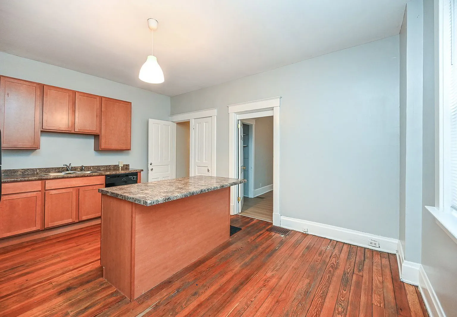 2 bed, 1.0 bath, $1,595 — Photo 4