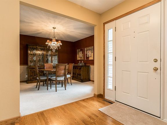 4th image of 7713 Thorndale Dr NE
