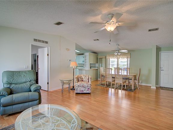 4th image of 410 Woodale Ct