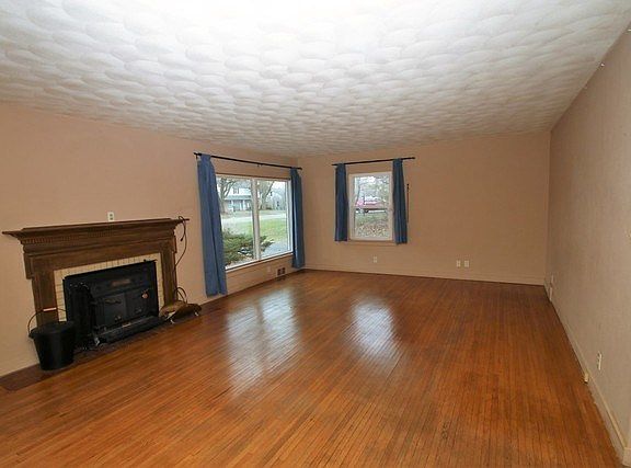 5th image of 3434 N Court St