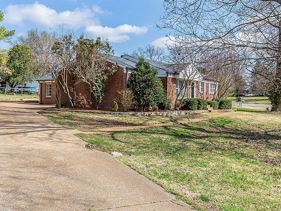 4th image of 2101 Dearborn Dr