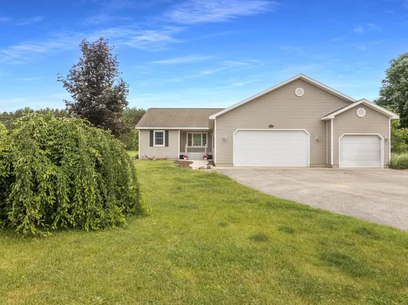 6886 Windwood Dr, Lake Ann, MI 49650