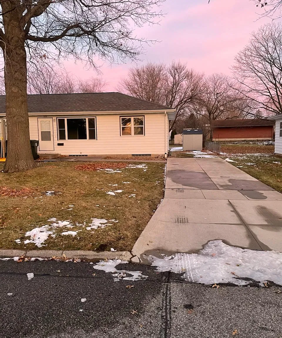 2 bed, 800 sqft, $1,100 — Photo 1