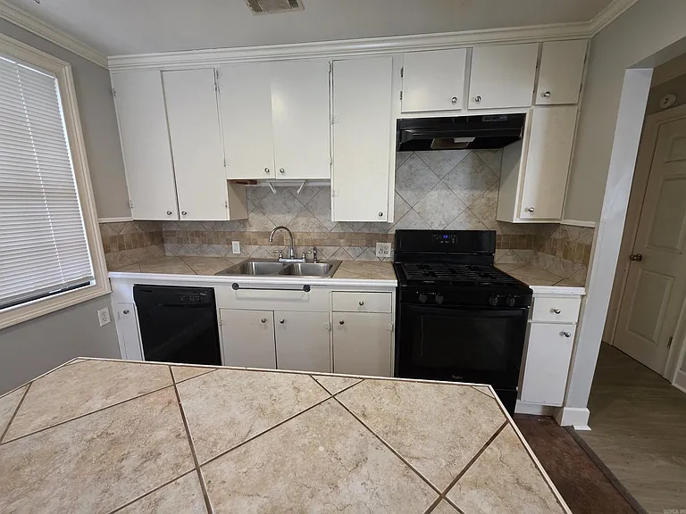1605 S Pierce St — Photo 5